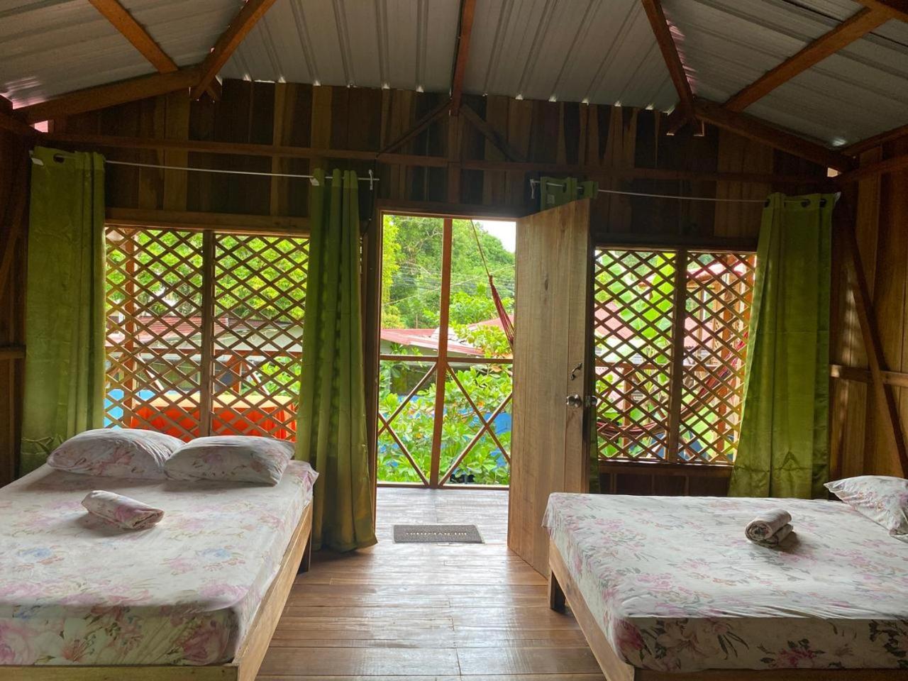 Hotel Cahuita Exteriör bild