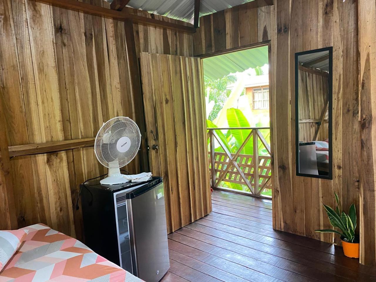Hotel Cahuita Exteriör bild