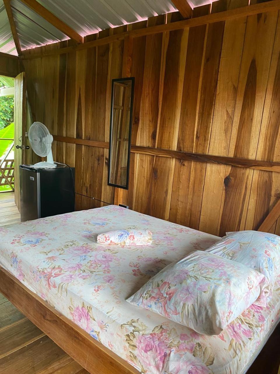 Hotel Cahuita Exteriör bild